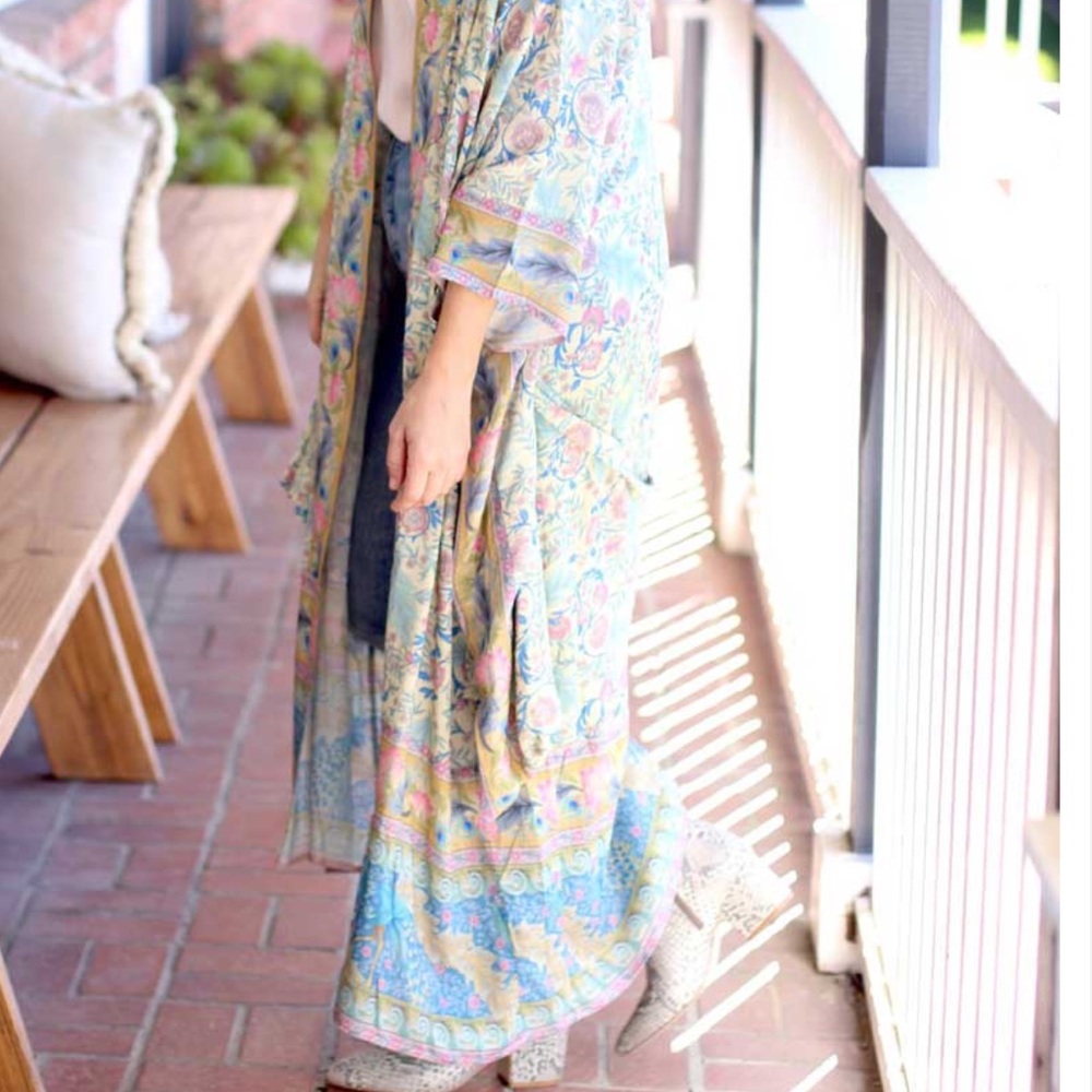 🌺 Beautiful silky kimono robe - Picture 8 of 8